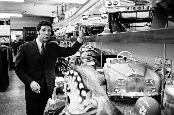 Framed Print : Singer Tom Jones Christmas shopping in London for his 11-year-old son. 3rd December 1968