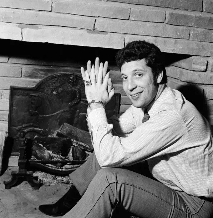 Framed Print : Singer Tom Jones, Friday 2nd December 1966 Framed Print : Singer Tom Jones, Friday 2nd December 1966