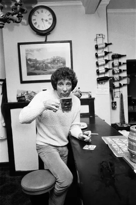 Framed Print : Singer Tom Jones has a quiet drink at his local in Weybridge after missing fans Framed Print : Singer Tom Jones has a quiet drink at his local in Weybridge after missing fans