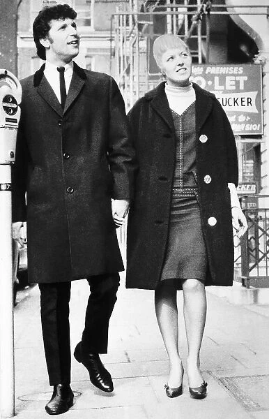 Singer Tom Jones with wife Melinda in 1965