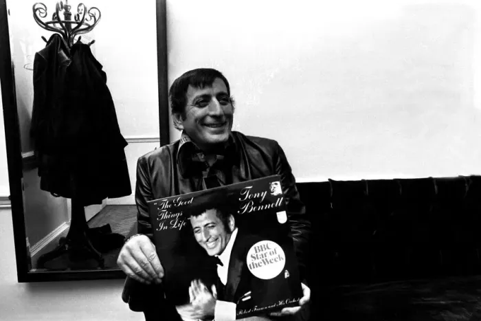 Framed Print : Singer Tony Bennett in the dressing room at Newcastle City Hall before his performance Framed Print : Singer Tony Bennett in the dressing room at Newcastle City Hall before his performance