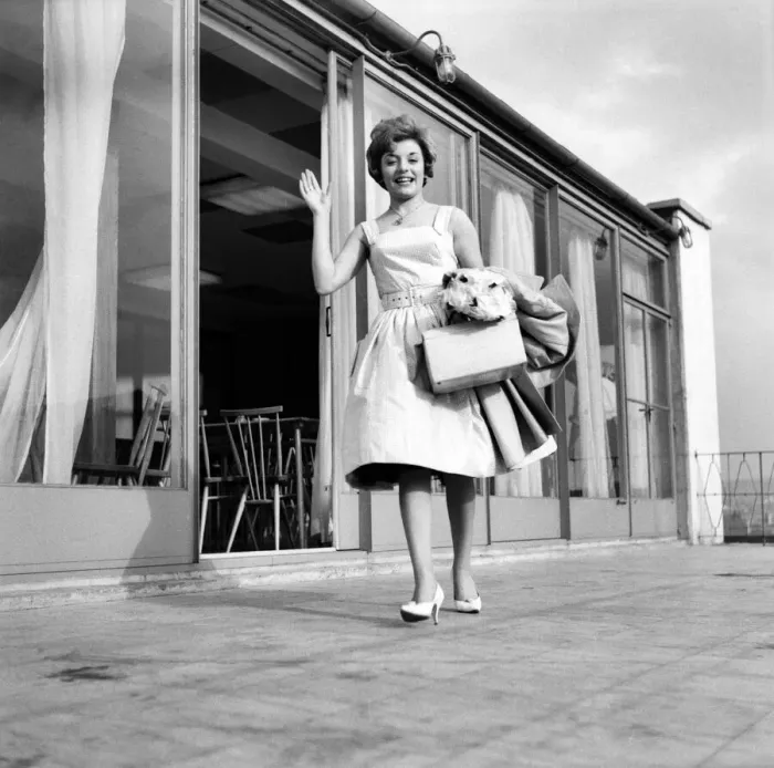 Framed Print : Singer Valerie Masters appearing at the Empire Theatre, Newcastle. June 1960 M4463-003