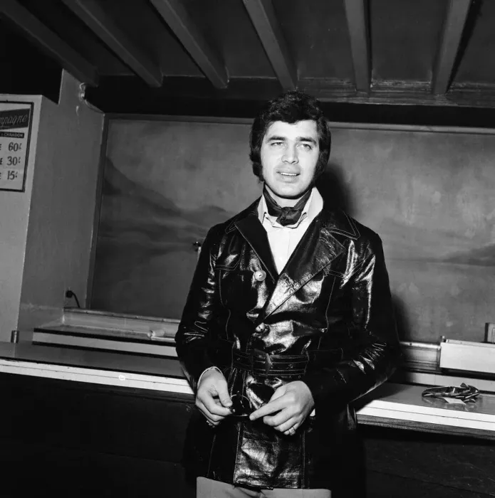 Framed Print : Singing star Engelbert Humperdinck is starring in a two-week season at the London