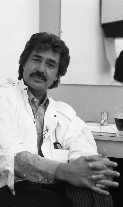 Framed Print : Singing superstar Engelbert Humperdinck relaxes in his dressing room before appearing