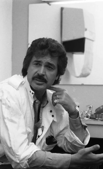 Framed Print : Singing superstar Engelbert Humperdinck relaxes in his dressing room before appearing Framed Print : Singing superstar Engelbert Humperdinck relaxes in his dressing room before appearing