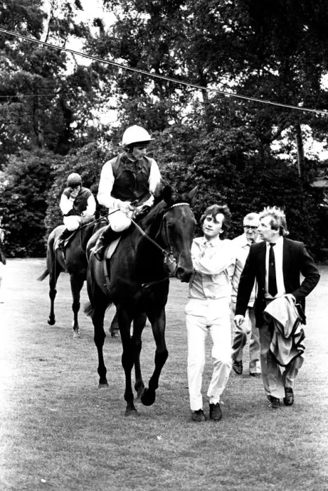 Framed Print : Singletta, with jockey Walter Swinburn virtually a passenger Framed Print : Singletta, with jockey Walter Swinburn virtually a passenger