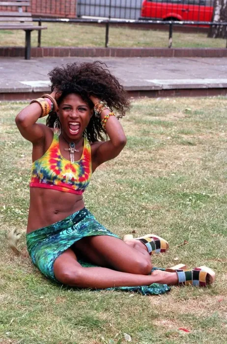 Framed Print : SINITTA SITTING IN PARK WITH HER HANDS IN HER HAIR IN PROMOTIONAL HAIR PHOTOCALL Framed Print : SINITTA SITTING IN PARK WITH HER HANDS IN HER HAIR IN PROMOTIONAL HAIR PHOTOCALL
