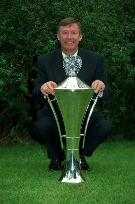 Framed Print : Sir Alex Ferguson with the Barclays Premiership Trophy - May 1993 Framed Print : Sir Alex Ferguson with the Barclays Premiership Trophy - May 1993