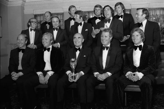 Framed Print : Sir Alf Ramsey holds World Cup July 1974 surrounded by the England 1966