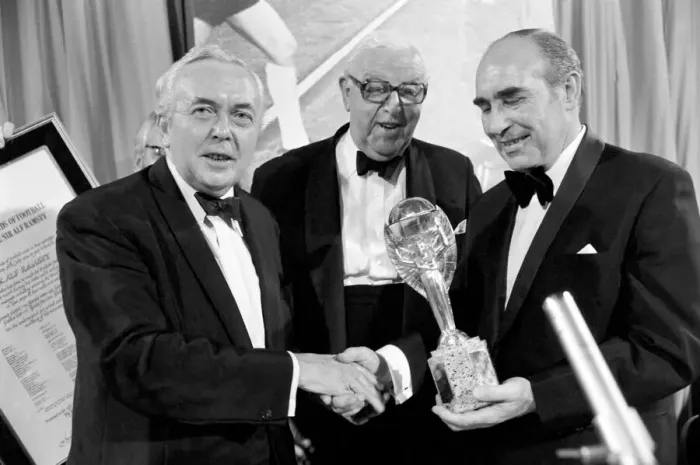 Framed Print : Sir Alf Ramsey with Prime Minister Harold Wilson at a dinner to celebrate the 8th