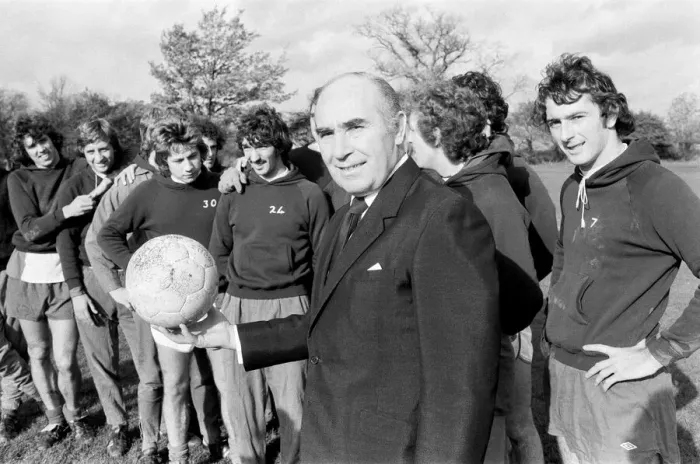 Framed Print : Sir Alf Ramsey taking over at Birmingham City training ground. 3rd November 1977 Framed Print : Sir Alf Ramsey taking over at Birmingham City training ground. 3rd November 1977