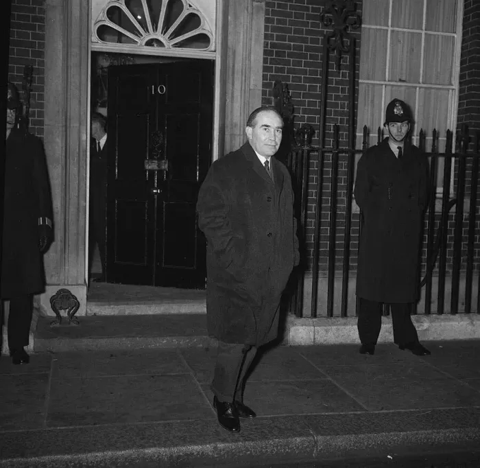 Framed Print : Sir Alfred Ramsey leaving No 10 Downing Street 7  /  2  /  67 X1245 Box X112