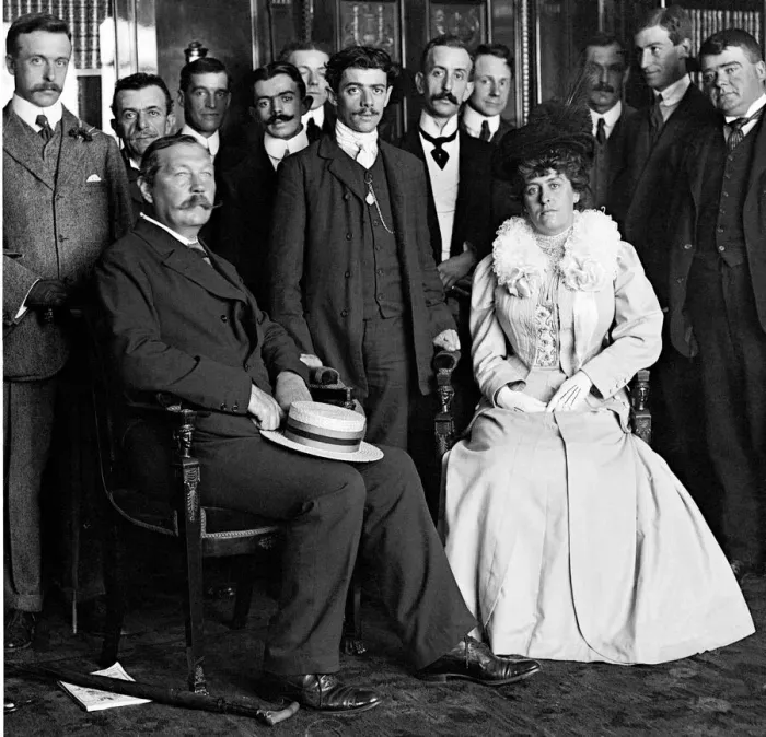 Framed Print : Sir Arthur Conan Doyle and Lady Conan Doyle. DM7254A Framed Print : Sir Arthur Conan Doyle and Lady Conan Doyle. DM7254A
