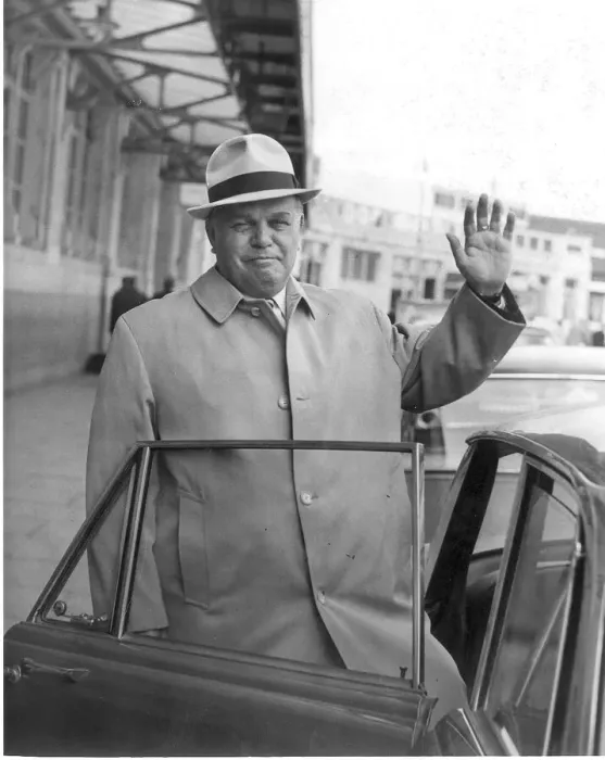 Framed Print : Sir Billy Butlin, arrives at Cardiff on his way to Barry Island Framed Print : Sir Billy Butlin, arrives at Cardiff on his way to Barry Island