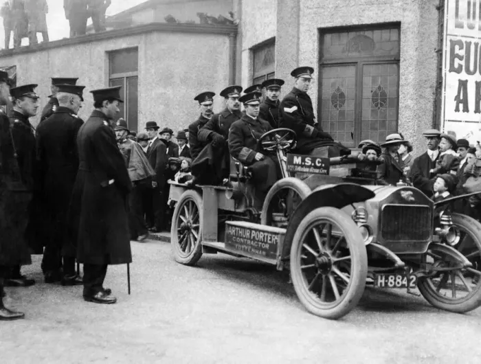 Framed Print : Sir E Ward inspects Specials. Between 1, 500 and 1, 700 specials of the N Division are Framed Print : Sir E Ward inspects Specials. Between 1, 500 and 1, 700 specials of the N Division are