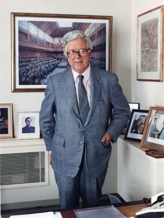 Framed Print : Sir Geoffrey Howe in his office - September 1994 Framed Print : Sir Geoffrey Howe in his office - September 1994