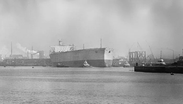 Framed Print : Sir John Hunter, Bulk Carrier Container Ship built at Swan Hunter Shipbuilders Ltd