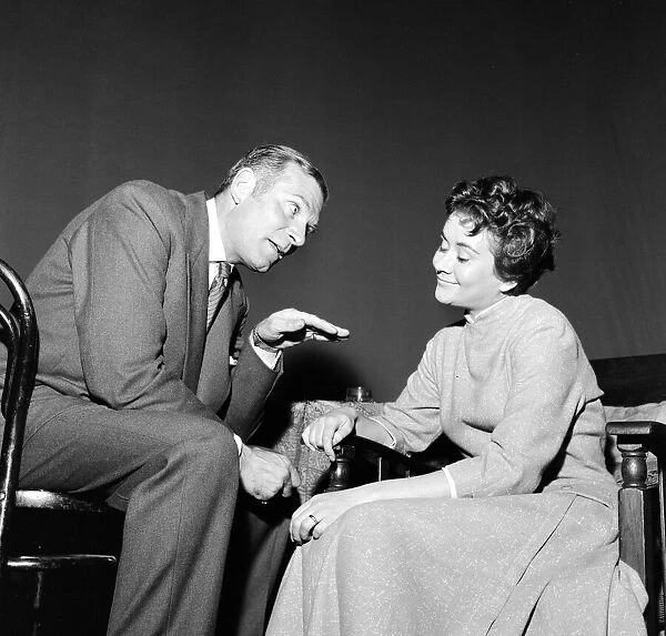 Sir Laurence Olivier rehearses wih his new leading lady Joan Plowright in John