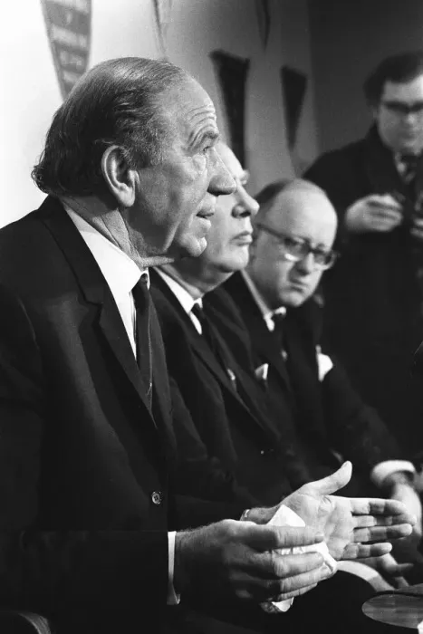 Framed Print : Sir Matt Busby, announces his resignation as Manager of Manchester United at press