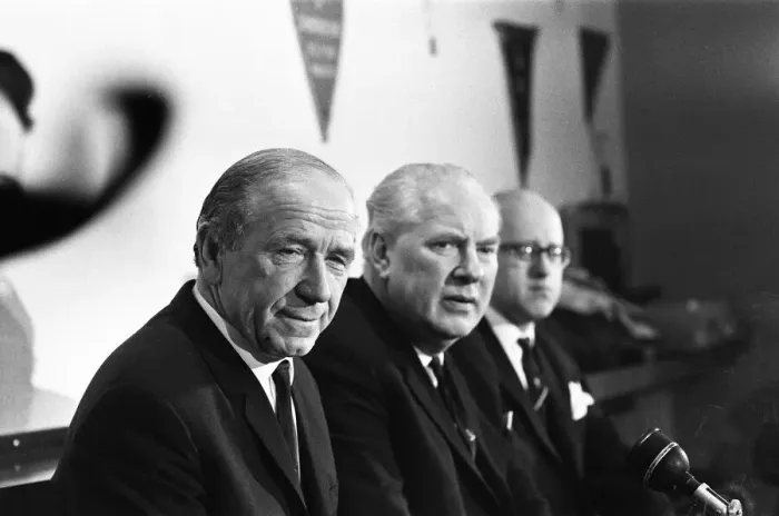 Framed Print : Sir Matt Busby, announces his resignation as Manager of Manchester United at press