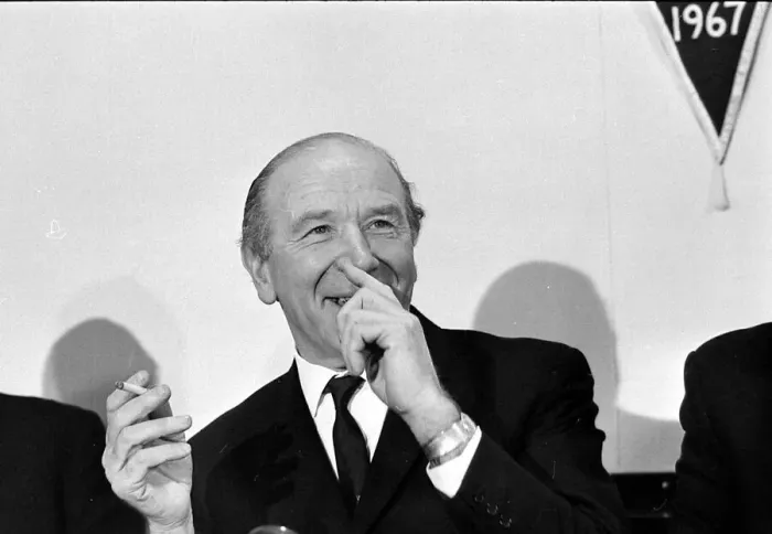 Framed Print : Sir Matt Busby, announces his resignation as Manager of Manchester United at press