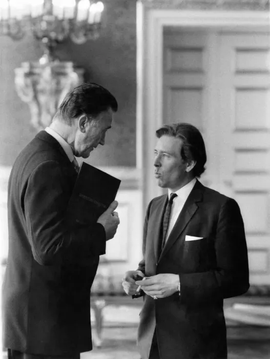 Framed Print : Sir Michael Duff, Lord Lt of Carnaervonshire speaks to the Earl of Snowdon Framed Print : Sir Michael Duff, Lord Lt of Carnaervonshire speaks to the Earl of Snowdon