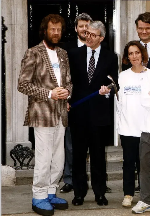 Framed Print : Sir Ranulph Fiennes with Dr Michael Stroud at the door of number 10 Downing Street with Framed Print : Sir Ranulph Fiennes with Dr Michael Stroud at the door of number 10 Downing Street with
