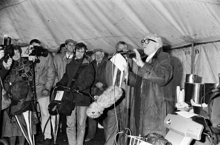 Framed Print : Sir Richard Attenborough making a visit to Bretton, Wakefield. 4th November 1989