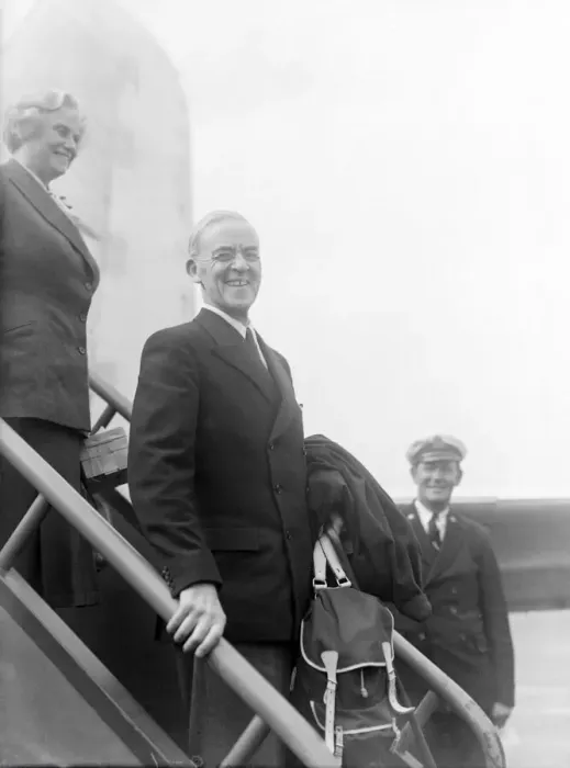 Framed Print : Sir Stafford Cripps arrives home from Switzerland. 1949 019799 / 1 Framed Print : Sir Stafford Cripps arrives home from Switzerland. 1949 019799 / 1