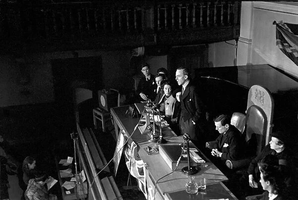 Sir Stafford Cripps Speaking at the Anglo-Soviet Youth meeting. March 1942 OL534-002