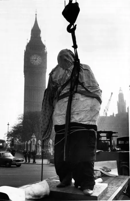 Framed Print : Sir Winston Churchill - 1973, the 12ft High Bronze Statue - undercover being placed in
