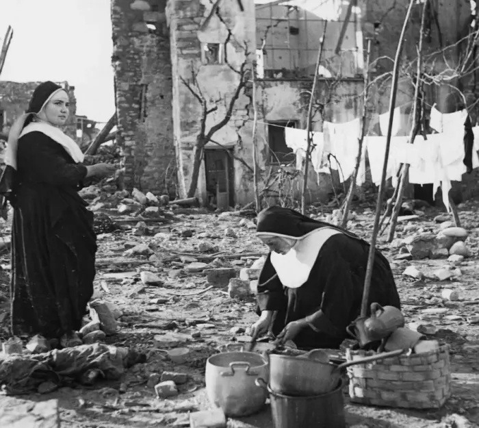 Framed Print : Two sisters of the order of Nostra Signora Di Misericordia organising meals for civilians Framed Print : Two sisters of the order of Nostra Signora Di Misericordia organising meals for civilians