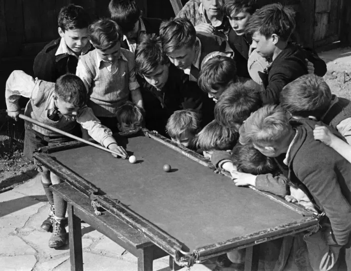 Framed Print : Sixteen tousled heads bend over a rickety billiard table at the Camel club, Bethnal Green