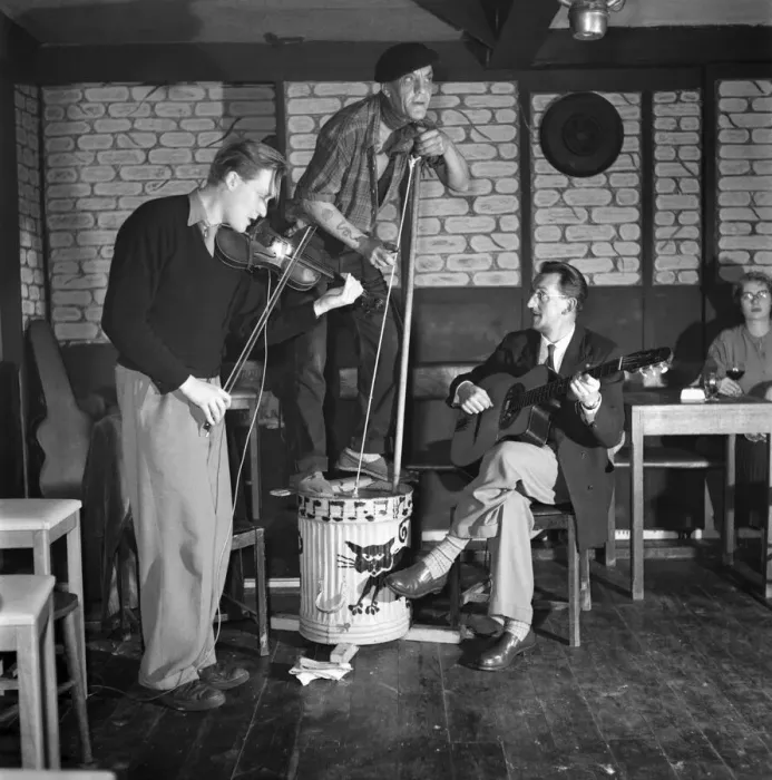 Framed Print : Skiffle group belived to be called the Black Cat seen here performing in a pub