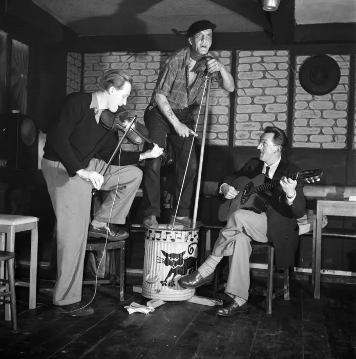 Framed Print : Skiffle group belived to be called the Black Cat seen here performing in a pub Framed Print : Skiffle group belived to be called the Black Cat seen here performing in a pub