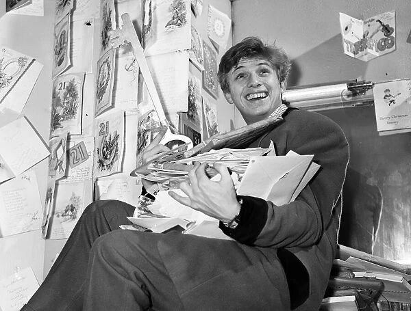Skiffle guitarist Tommy Steele was overwhelmed with birthday cards as he celebrated his