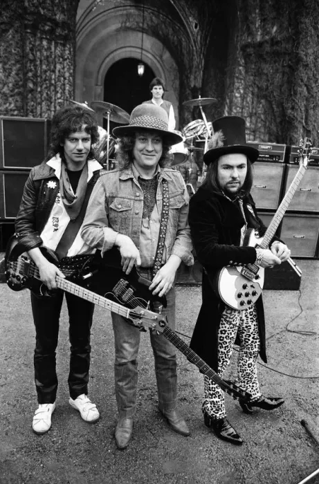 Framed Print : Slade (Dave Hill, Don Powell, Noddy Holder and Jim Lea) filming a new video at Eastnor Framed Print : Slade (Dave Hill, Don Powell, Noddy Holder and Jim Lea) filming a new video at Eastnor