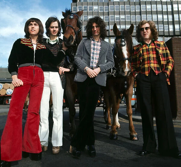 Slade in Glasgow with horses To publicise the film