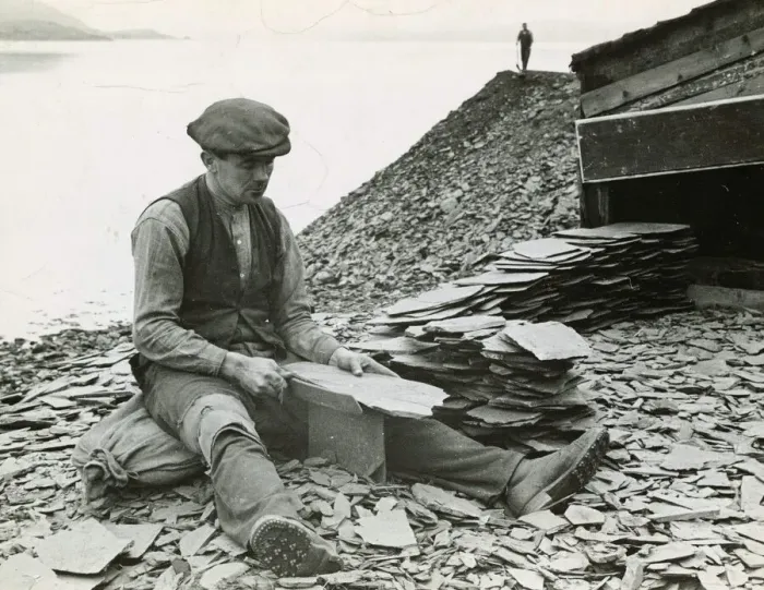 Framed Print : Slate production 1930s Seil Island near Oban workman splitting slates with special Framed Print : Slate production 1930s Seil Island near Oban workman splitting slates with special