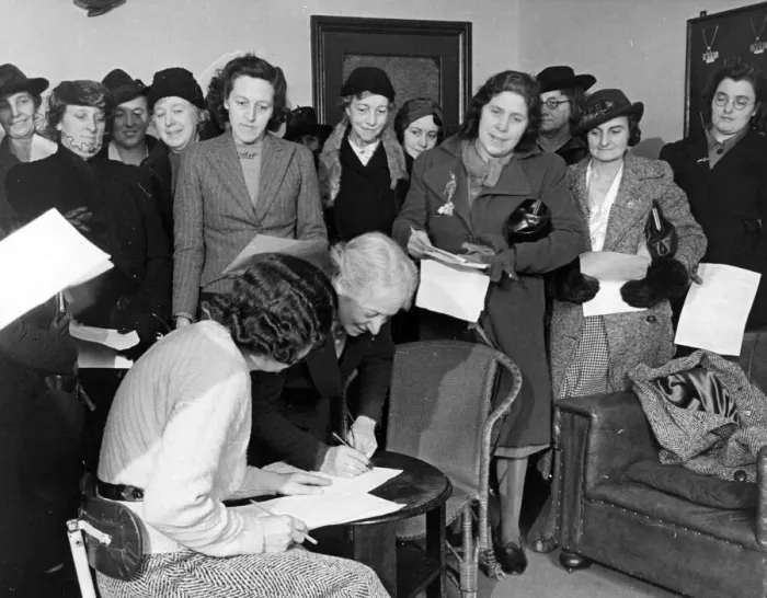 Framed Print : Slough women Home Guard. November 1941 Framed Print : Slough women Home Guard. November 1941