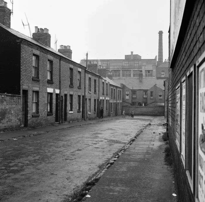 Framed Print : Slum areas of Leicester. 18th October 1963 Framed Print : Slum areas of Leicester. 18th October 1963