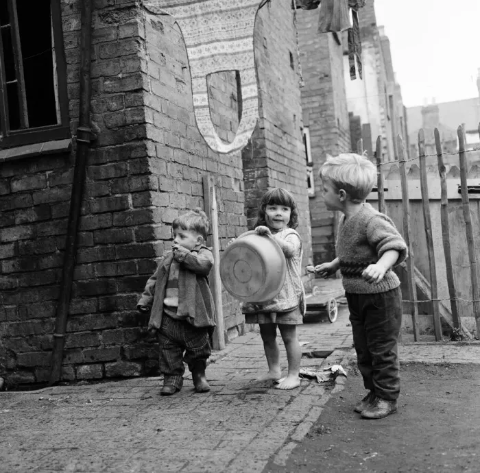 Framed Print : Slum areas of Leicester. 18th October 1963 Framed Print : Slum areas of Leicester. 18th October 1963