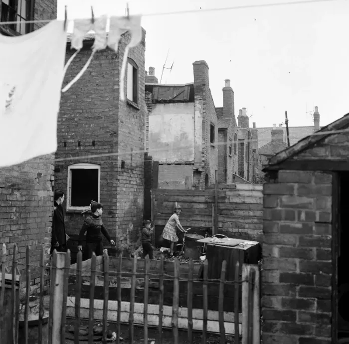 Framed Print : Slum areas of Leicester. 18th October 1963 Framed Print : Slum areas of Leicester. 18th October 1963
