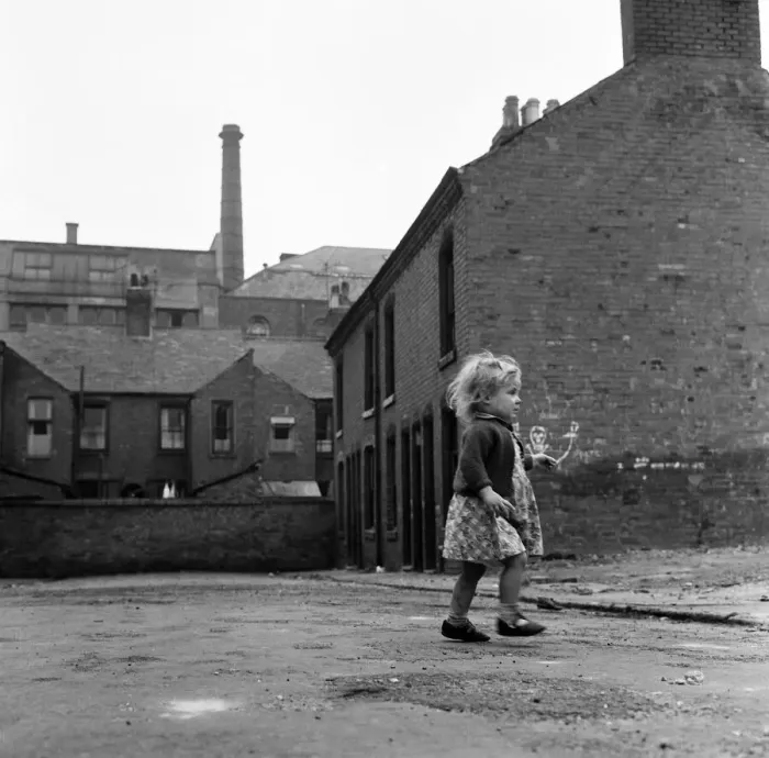 Framed Print : Slum areas of Leicester. 18th October 1963 Framed Print : Slum areas of Leicester. 18th October 1963