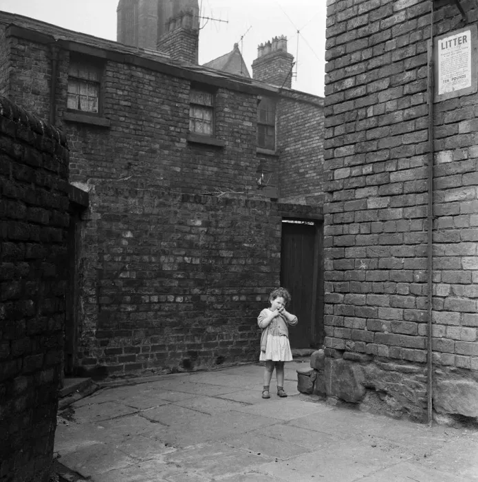 Framed Print : Slum housing in Everton, Liverpool. 3rd April 1960 Framed Print : Slum housing in Everton, Liverpool. 3rd April 1960