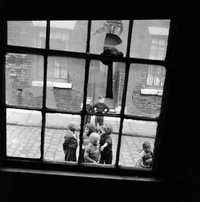 Framed Print : Slum housing in Salford. 3rd April 1960 Framed Print : Slum housing in Salford. 3rd April 1960