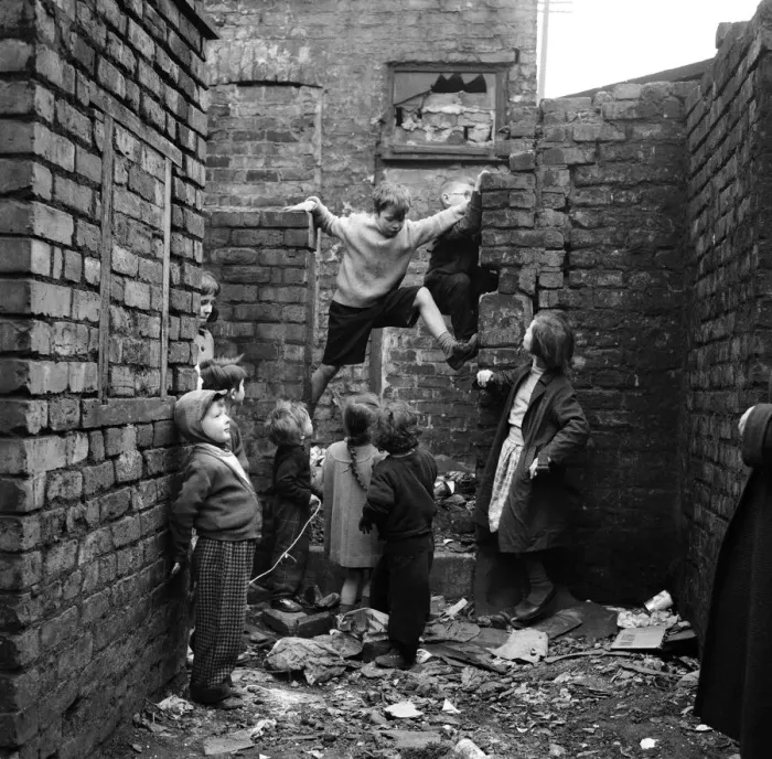 Framed Print : Slum housing in Salford. 3rd April 1960 Framed Print : Slum housing in Salford. 3rd April 1960