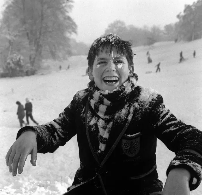 Framed Print : A small boy playing in the snow on Hampstead Heath, New Years Day 1962 Framed Print : A small boy playing in the snow on Hampstead Heath, New Years Day 1962