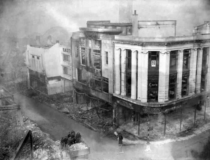Framed Print : Smithford Street, Coventry, after the devastation of the blitz on 14th November 1940 Framed Print : Smithford Street, Coventry, after the devastation of the blitz on 14th November 1940