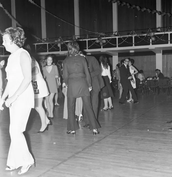 Framed Print : Smiths Industries dinner and dance at Guildford Civic Hall, Surrey Framed Print : Smiths Industries dinner and dance at Guildford Civic Hall, Surrey